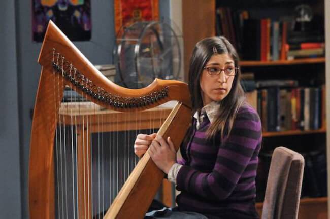 amy tocando harpa em the big bang theory