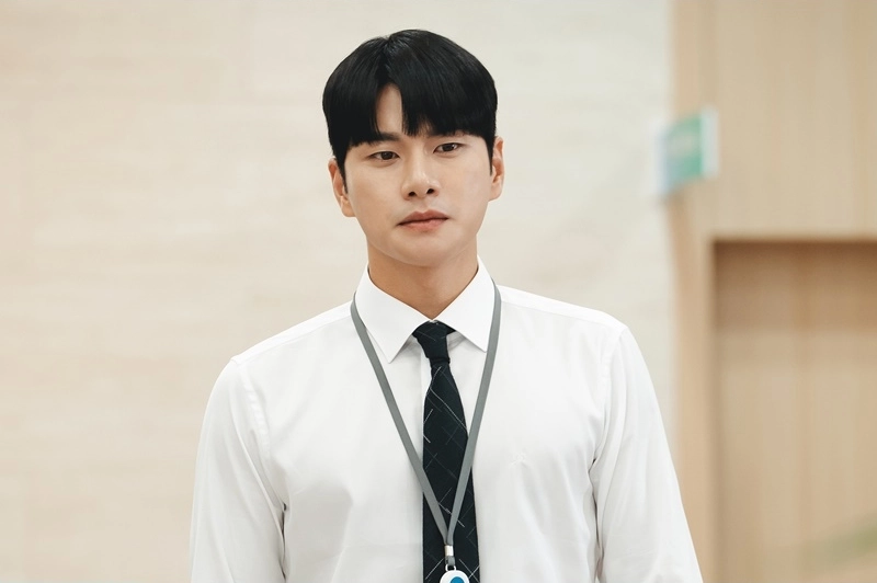 Lee Yi-Kyung personagem de a esposa do meu marido